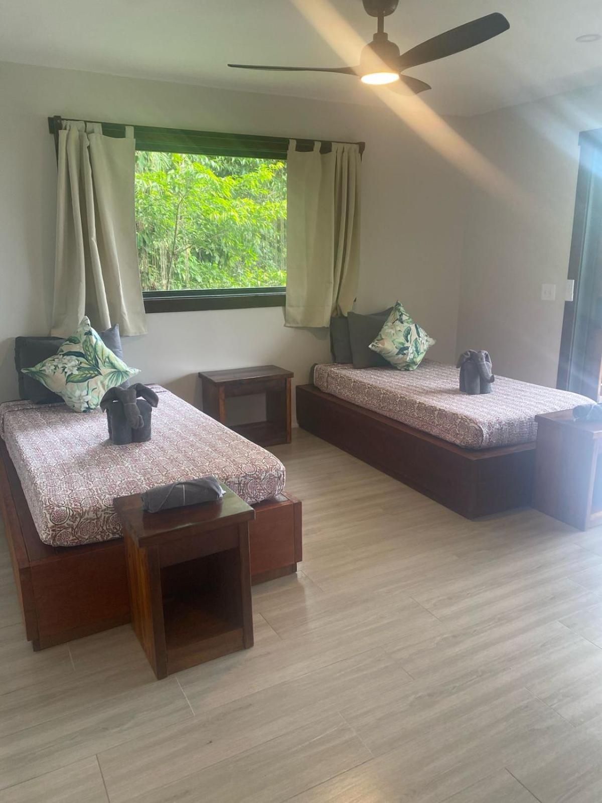 Roam Yoga & Wellness Lodge Bocas del Toro Exterior photo